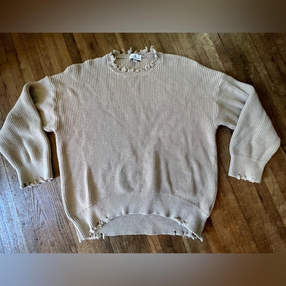𝐔𝐑𝐁𝐀𝐍 𝐃𝐀𝐈𝐙𝐘 distressed sweater